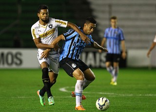 Werley saúda melhor defesa e prega atenção a vacilos depois da Copa
