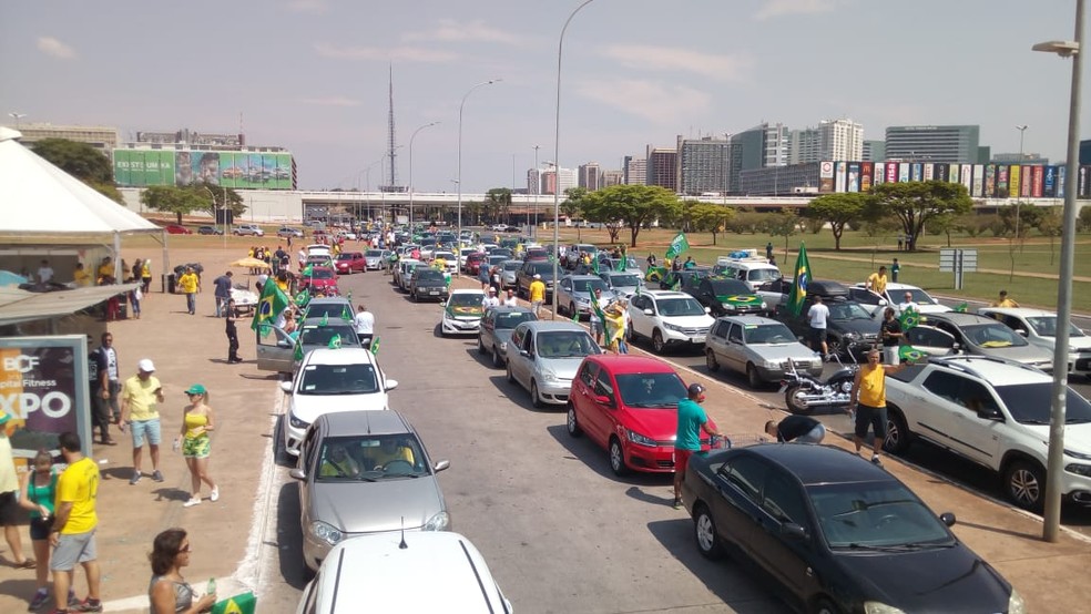 DF - Brasília: Carreata a favor de Bolsonaro se concentrou no Museu da República na manhã deste domingo (30) — Foto: Vinícius Cassela/TV Globo