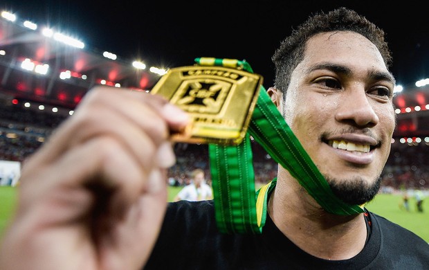 Agora sim! Campeão, Hernane diz que já se considera ídolo do Fla