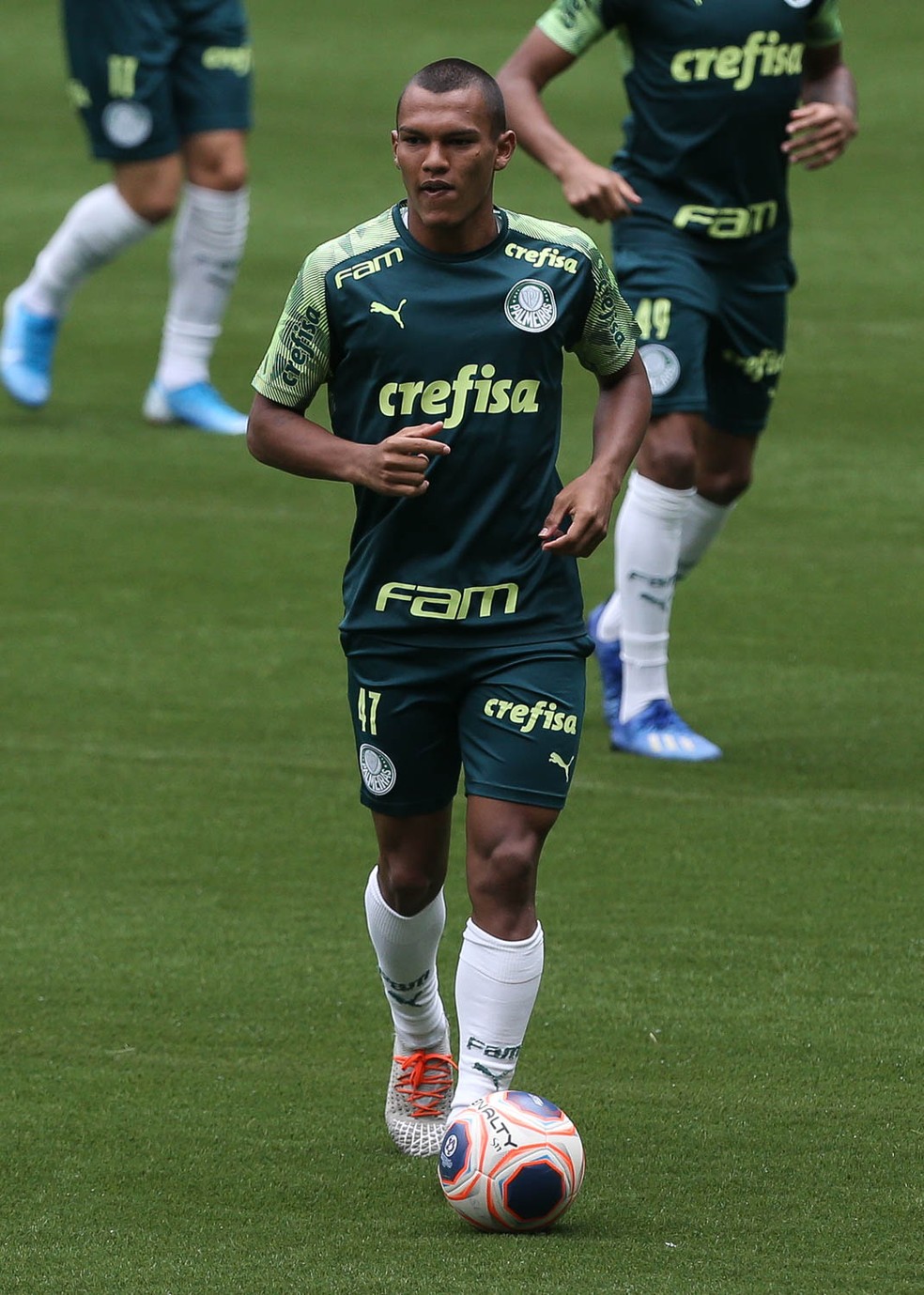 Gabriel Veron em treino do Palmeiras antes da pausa nos campeonatos — Foto: Cesar Greco / Ag. Palmeiras