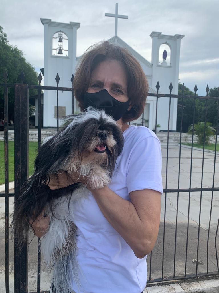 Cachorra shih-tzu levada de igreja é devolvida para dona em Boa Vista