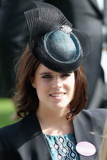 Sua irmã, a princesa Eugenie, 25 anos, é mais próxima do príncipe Harry que do príncipe William, mas também está na seleta lista