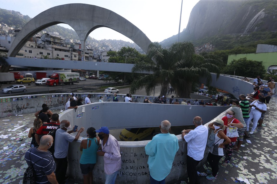 Fila de votação na comunidade da Rocinha, no Rio: mentiras não interessam aos eleitores