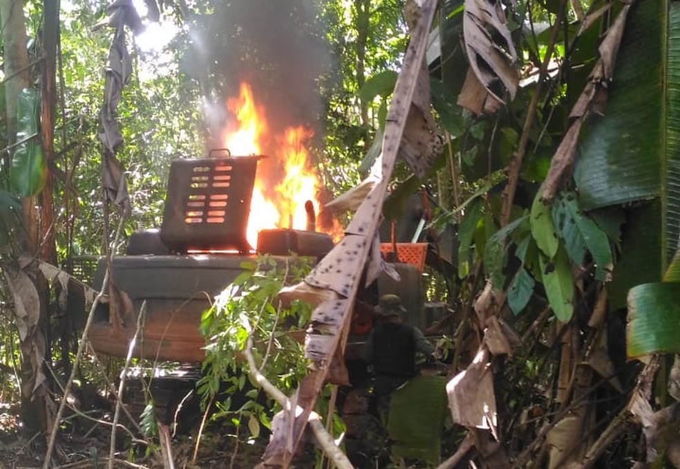 Maquinário destruído pelo fogo (Foto: DPF/Divulgação)