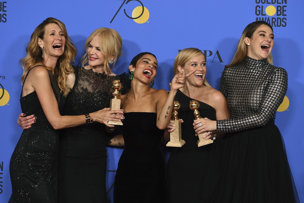 Laura Dern, Nicole Kidman, Zoe Kravitz, Reese Witherspoon e Shailene Woodley comemoram Globos de Ouro da série 'Big Little Lies' (Foto: Jordan Strauss/Invision/AP)