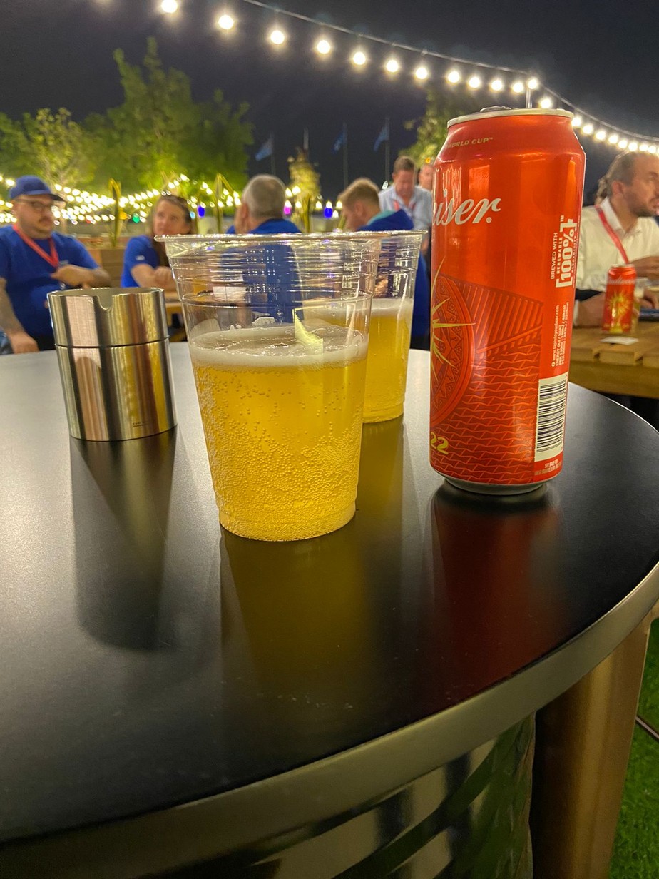 Cerveja é vendida em área de imprensa da Copa em Doha