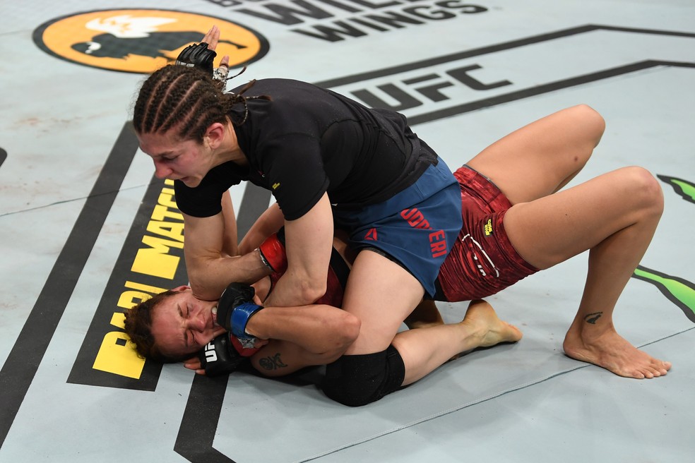 Roxanne Modaferri foi superior na luta de solo contra Antonina Shevchenko â?? Foto: Getty Images