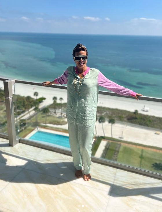 Narcisa Tamborindeguy curte Miami em hotel com diária de até R$ 145 mil (Foto: Reprodução/Instagram @narcisat)