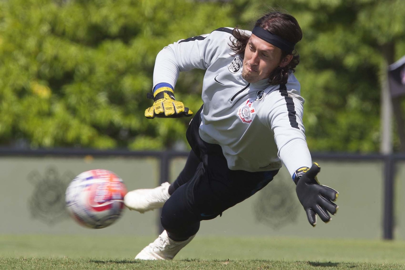 Terceiro goleiro com mais jogos no Corinthians, Cássio se aproxima de Gylmar