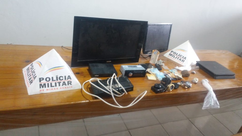 Materiais apreendidos durante operação em Rio Novo — Foto: Polícia Militar/Divulgação