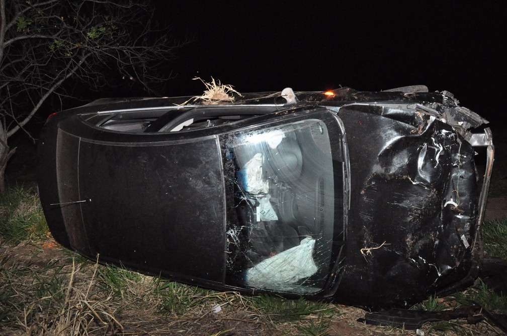Quatro pessoas morreram e três ficaram levemente feridas no acidente (Foto: Cristiano Nascimento/FM Metrópole)