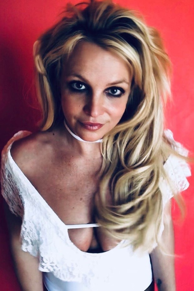 Britney Spears aparece de body decotado e avisa (Foto: Reprodução/Instagram)