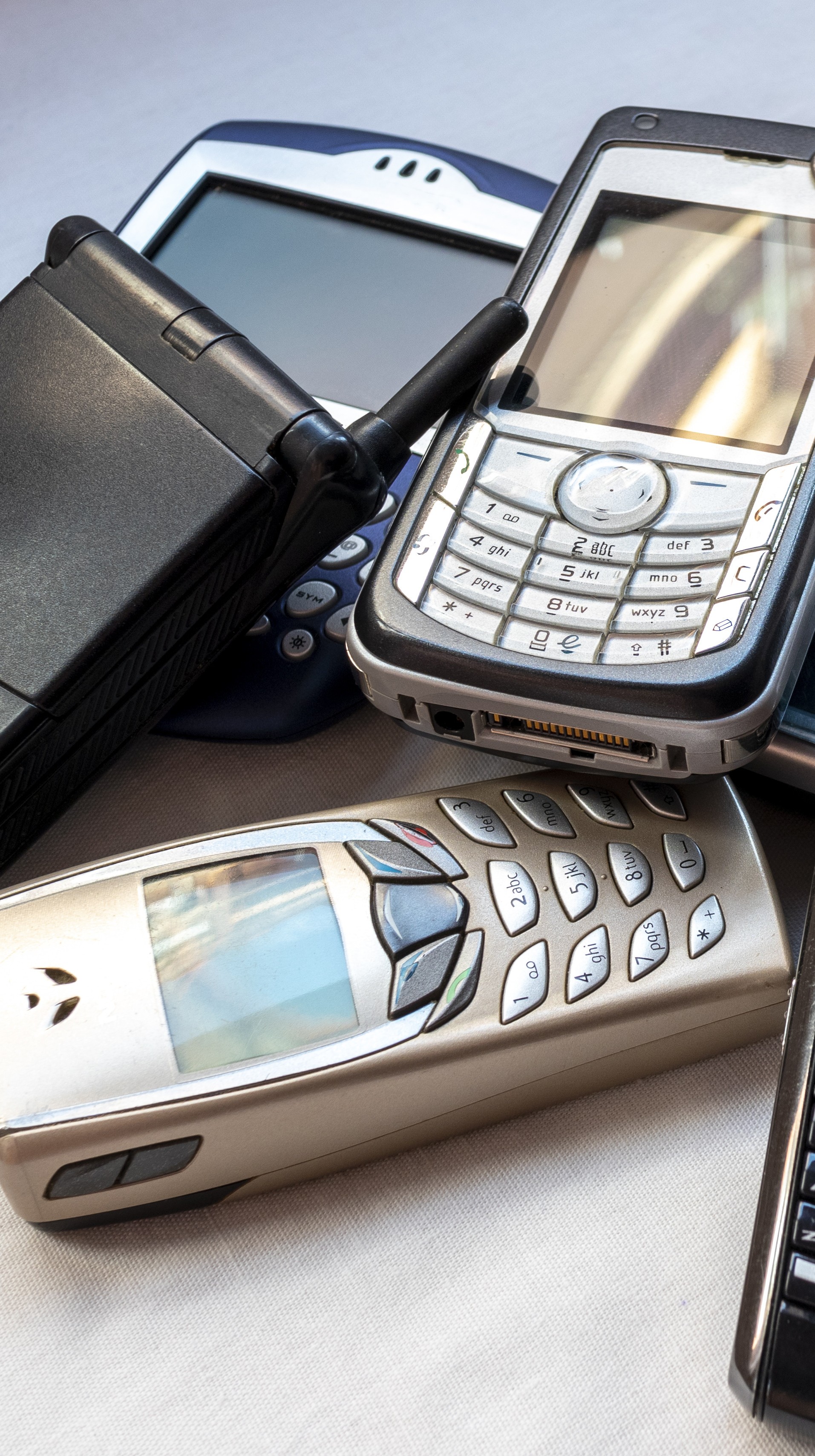 6 recursos dos celulares antigos que fazem falta nos smartphones