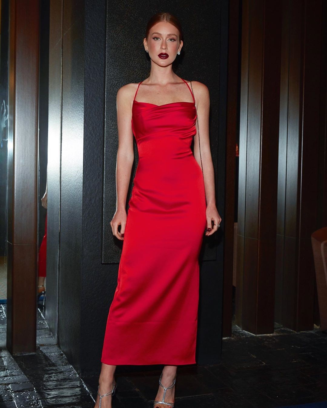 Marina Ruy Barbosa de vestido vermelho. (Foto: Instagram)