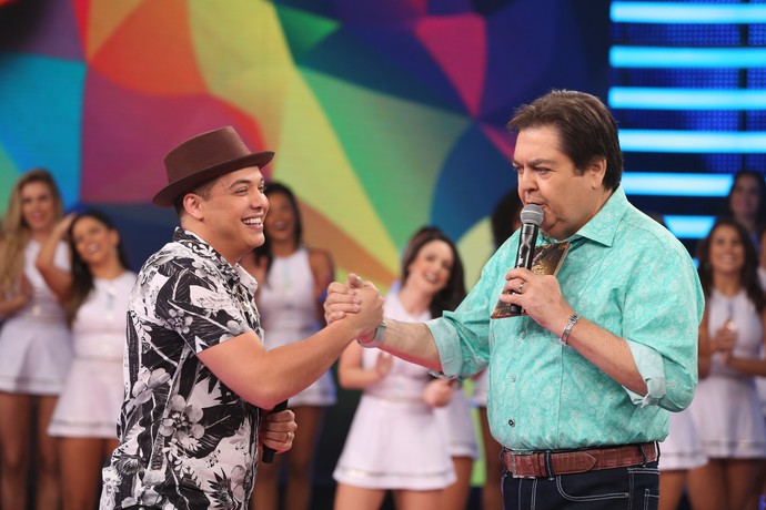 Wesley Safadão canta sucessos no 'Domingão' (Foto: Carol Caminha/Gshow)