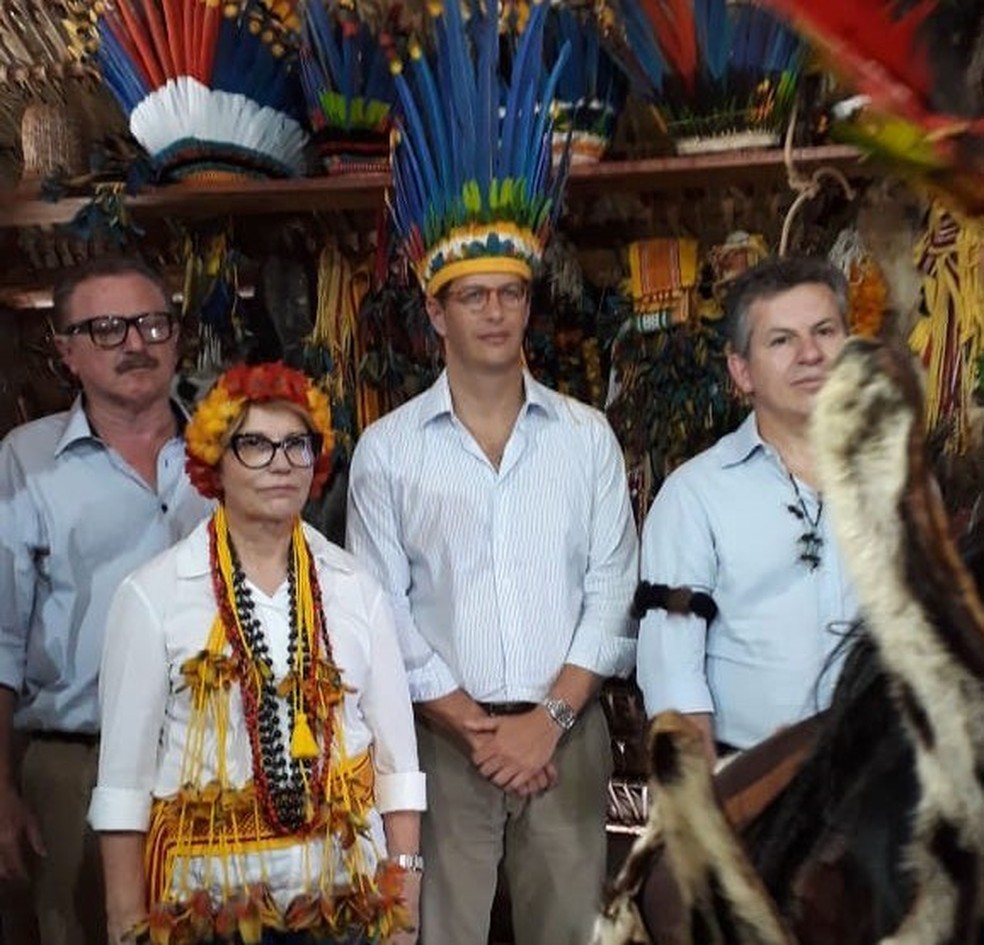 Ministros e o governador de MT participaram de evento que marcou encerramento da colheita em área indígena — Foto: Mapa/Assessoria