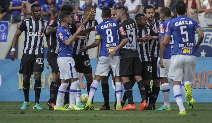 Fichas na mesa: quais são as cartas na manga de Mano e Roger para clássico