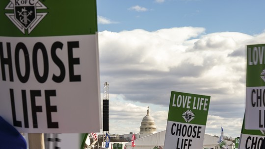 Grupos 'pró-vida' marcham em Washington mesmo após revogação do direito legal ao aborto