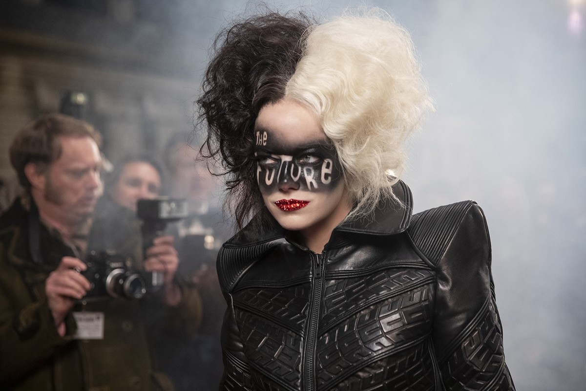 'Cruella' tem grandes atuações e visual fantástico, mas ...