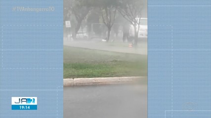 Motociclista sofre acidente durante forte chuva na capital nesta terça-feira