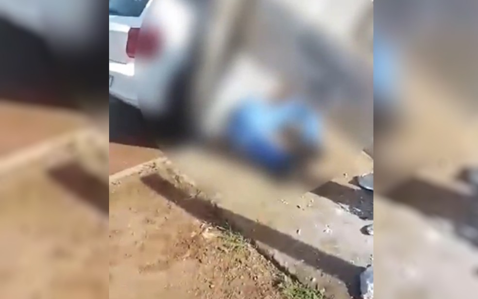 Homem morre esmagado por ponto de ônibus em Aparecida de Goiânia Goiás — Foto: Reprodução