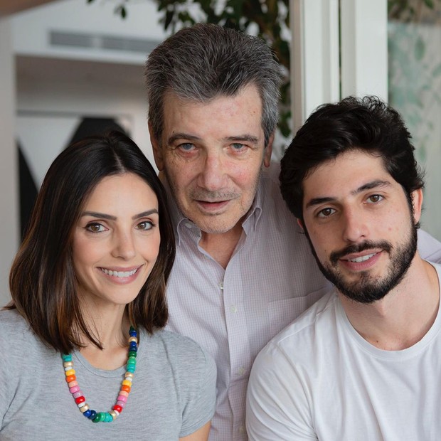 Carol Celico com o pai, Celso Celico, e o irmão, Enrico Celico (Foto: Reprodução/Instagram)