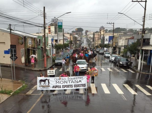 G1 - Grupo protesta na região de Bauru e Marília contra a