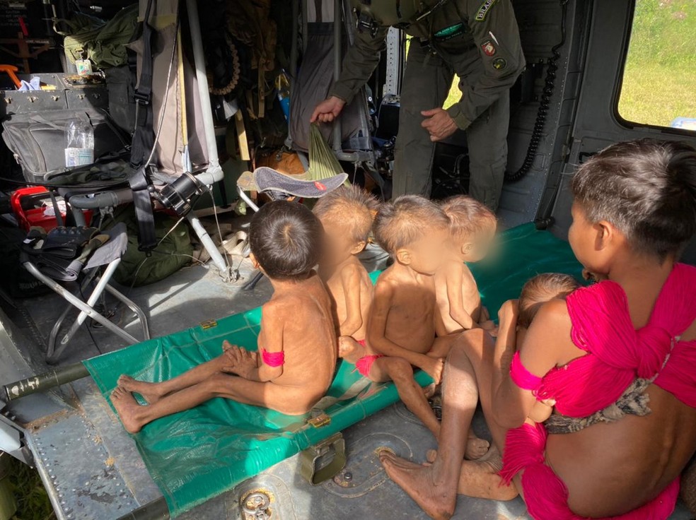 Crianças Yanomami resgatadas no domingo, 22 de janeiro de 2023 — Foto: Weibe Tapeba/Sesai/Divulgação