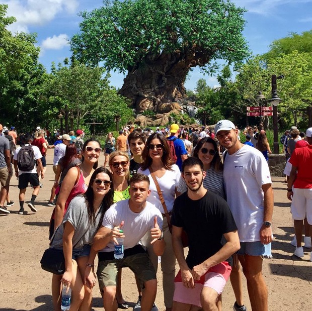 Fátima Bernardes com amigos e família (Foto: Reprodução/Instagram)