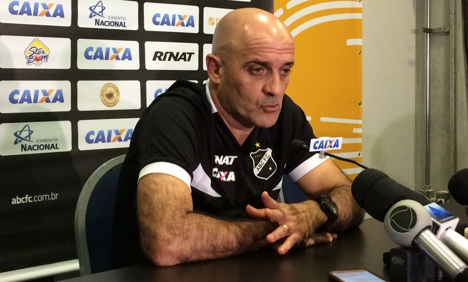 Schülle elogia entrega dos jogadores do ABC em empate com Santa Cruz