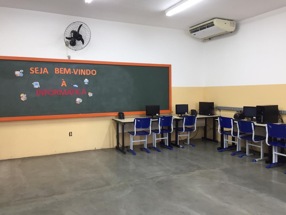 Laboratórios de informática reaberto em escola municipal de Taubaté — Foto: Laurene Santos/ TV Vanguarda