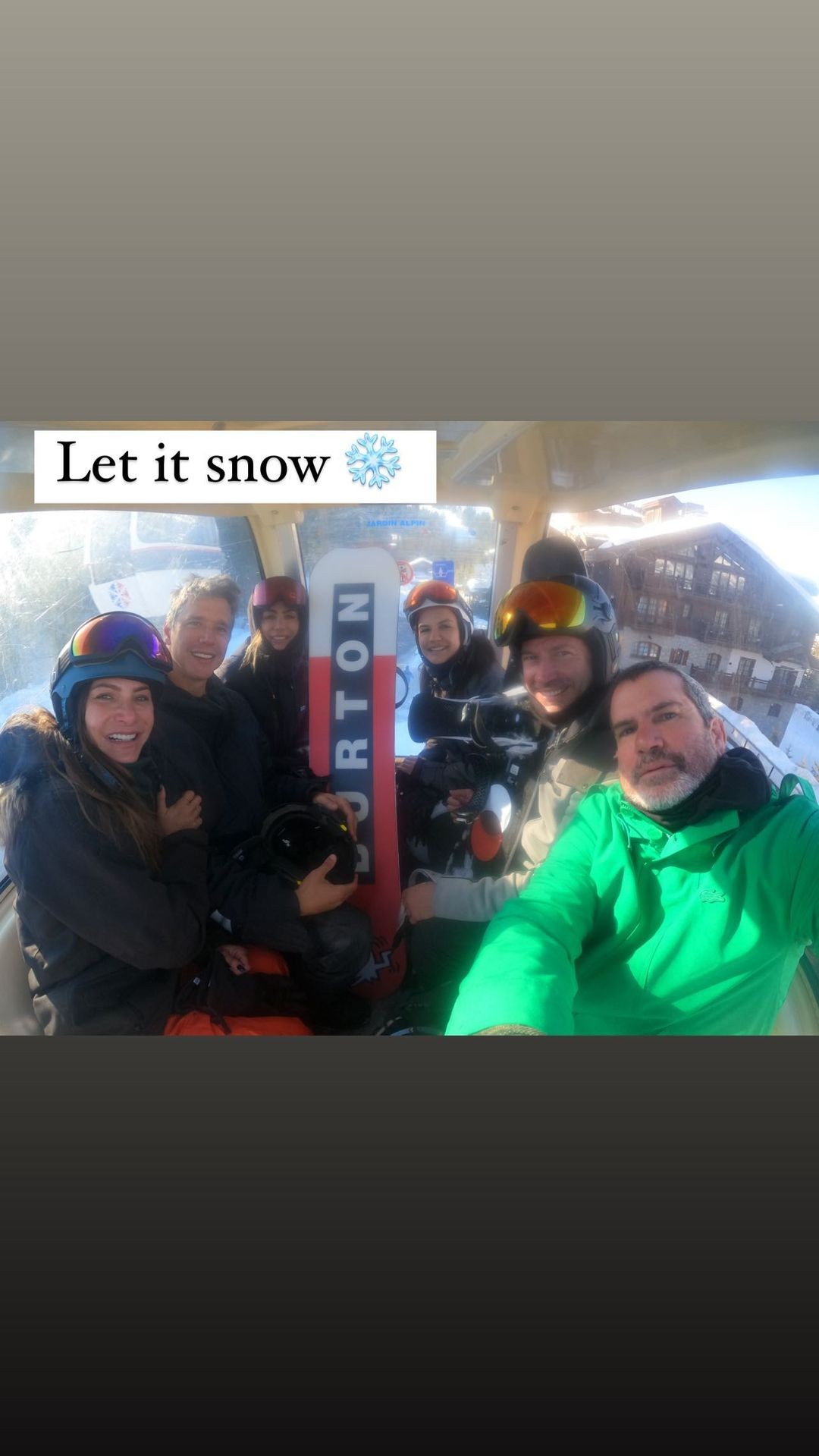 Kyra Gracie e Malvino Salvador curtem passeio na neve com família e amigos (Foto: Reprodução/Instagram)