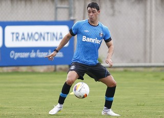 Prestes a retornar à equipe, Giuliano é tratado como reforço pelo Grêmio