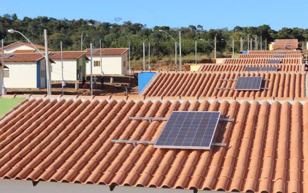 Casas em Alto Paraíso recebem painéis de energia fotovoltaica (Foto: Divulgação/Agehab)