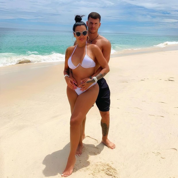 Ariadna Arantes e o namorado, Kaique Santos (Foto: Reprodução/Instagram)