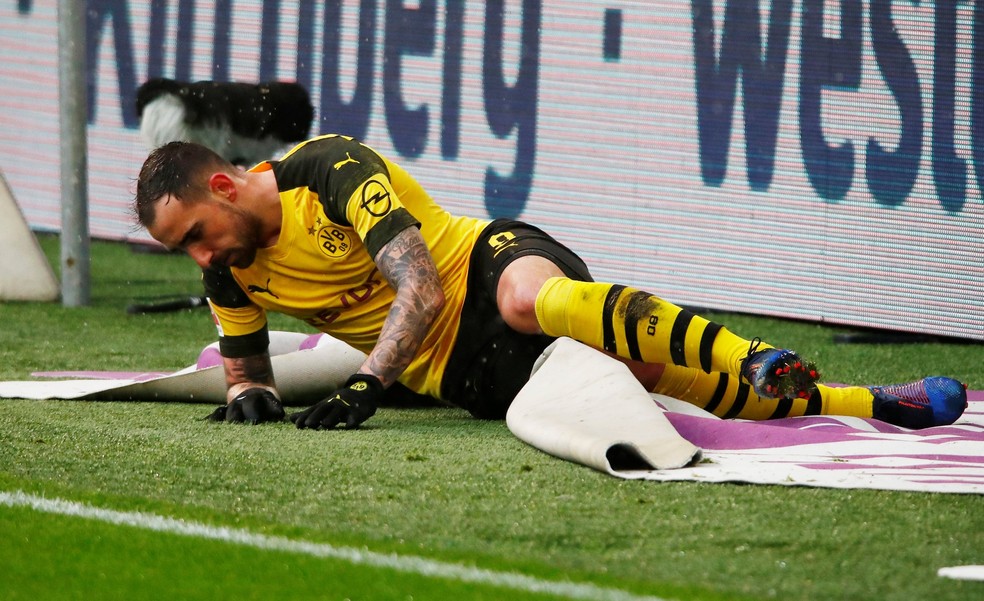  Paco Alcacer deixou o seu em vitÃ³ria do Borussia Dortmund  â Foto: Reuters