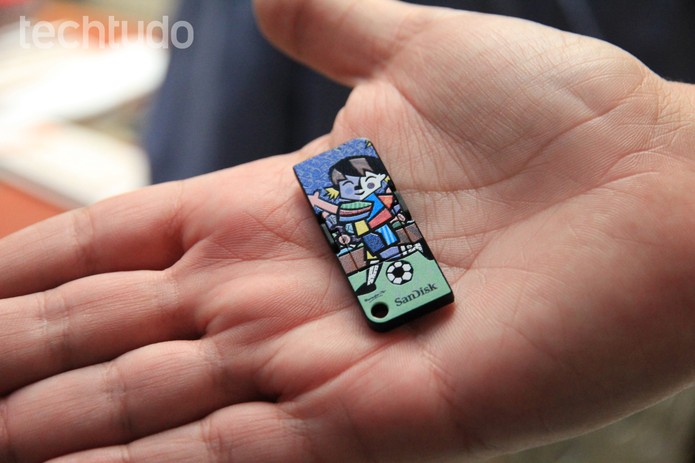 SanDisk lança pen drive assinado por Romero Britto (Foto: Isadora Díaz/TechTudo)