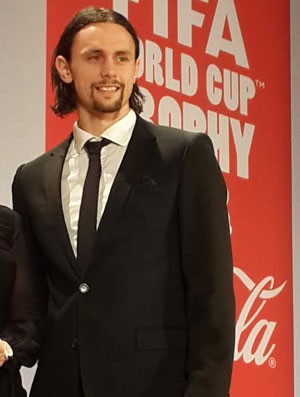 Subotic lamenta Sérvia fora da Copa e torce por Neymar: 'Pode ser lenda ...