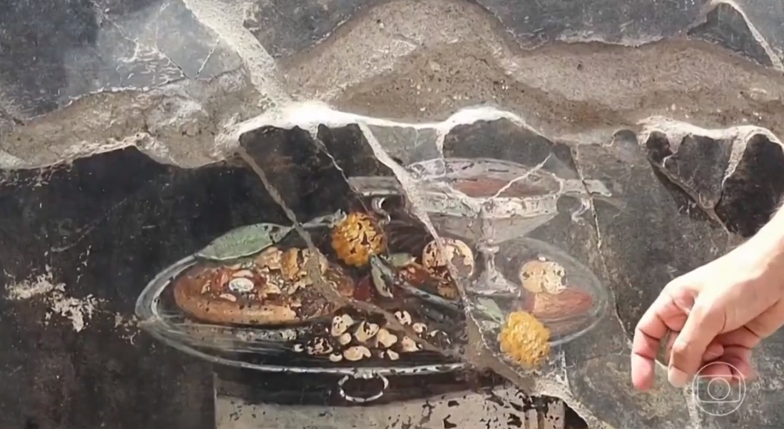 Arqueólogos encontram registro de pizza de mais de 2 mil anos em ruínas de Pompeia, na Itália; veja vídeo thumbnail
