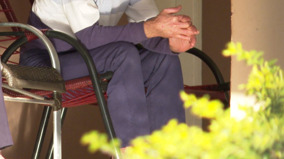 Idoso sentado em cadeira, em imagem de arquivo — Foto: TV Globo/ Reprodução