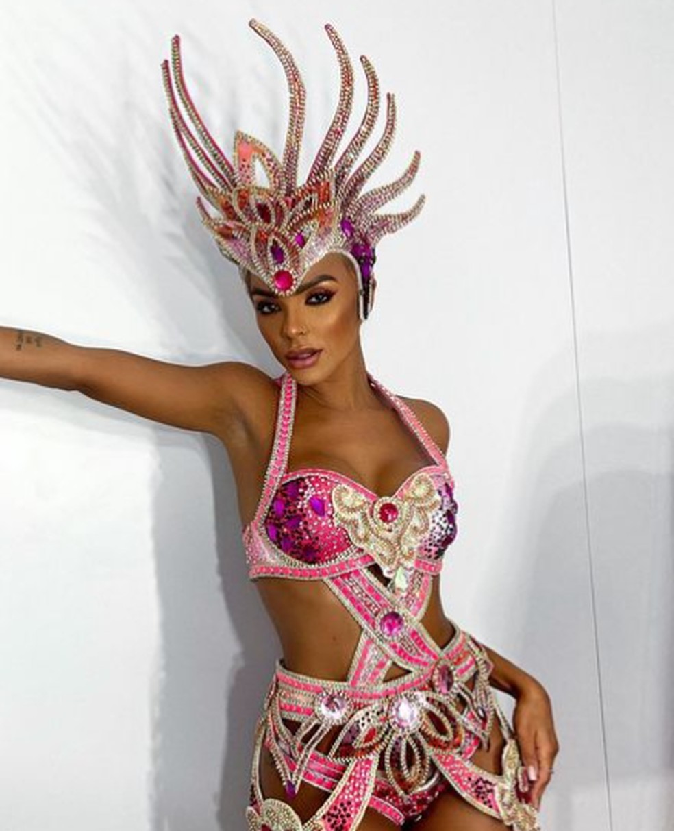 Fora do BBB 22, Brunna Gonçalves e Natália encantam como 'Rainhas da  Quebrada' no desfile da Beija-Flor | BBB22 | gshow