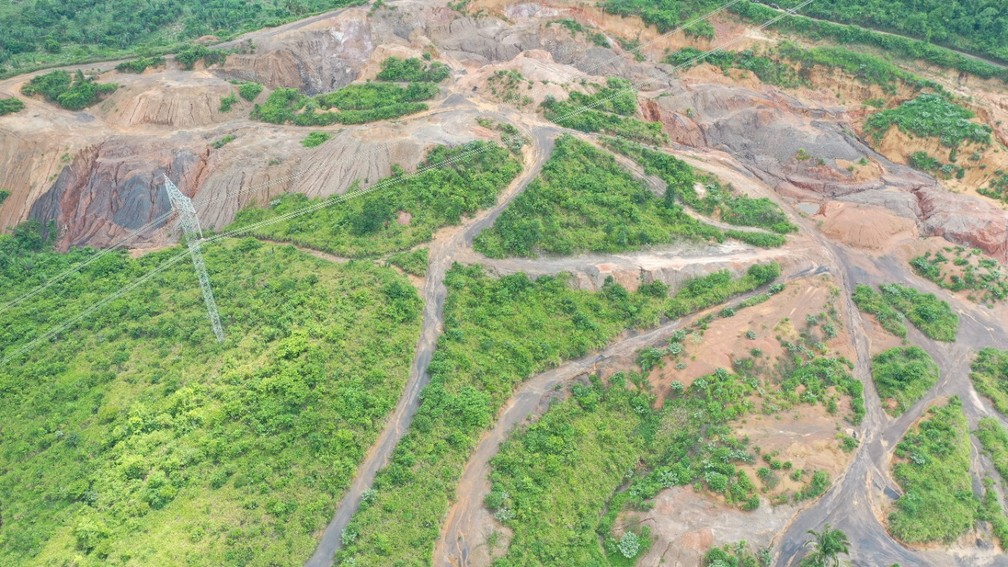 Extração ilegal de outo e manganês funcionava próximo a base de torres de transmissão da Belo Monte.  — Foto: Polícia Federal/Divulgação 