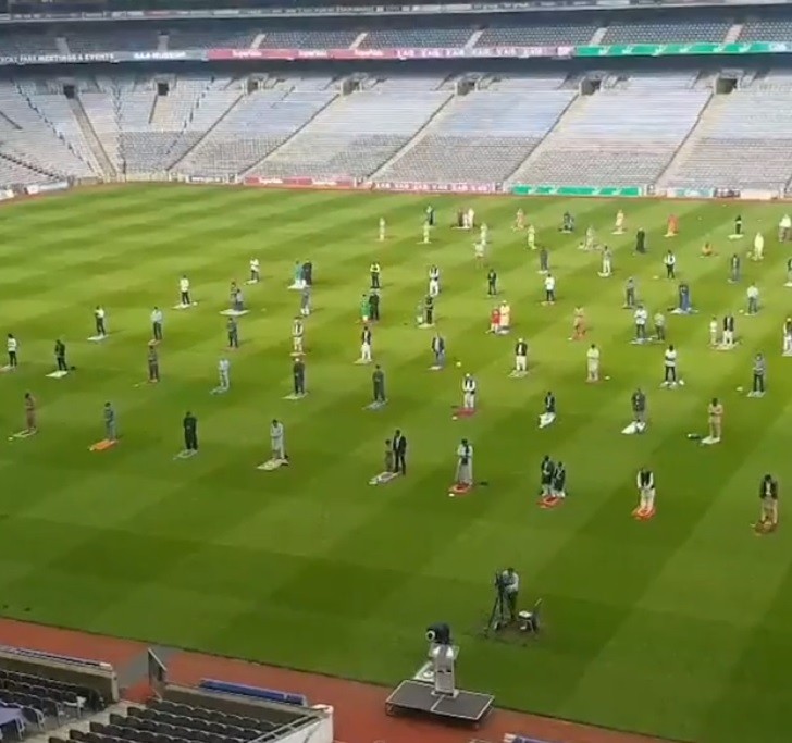Muçulmanos se reuniram em estádio, em Dublin, para celebrar o festival islâmico do Eid (Foto: reprodução/instagram)