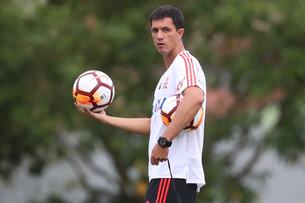 Brilho em acessos e fracasso no Guarani: o que fez Barbieri antes da chance no Fla
