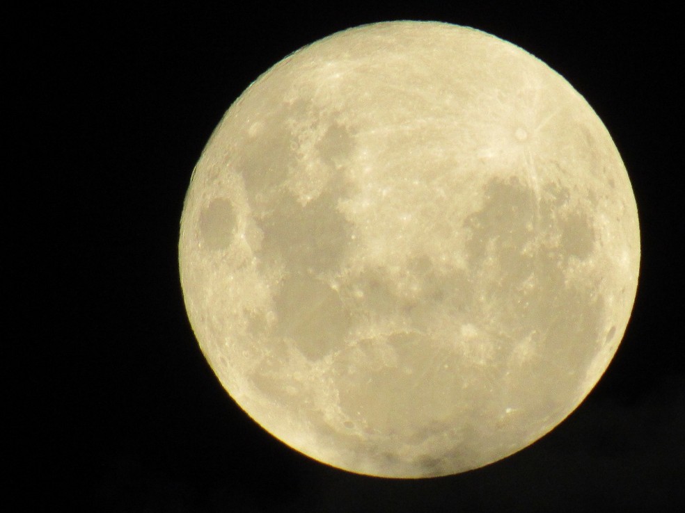 Superlua é "momento de ouro" para fotógrafos de natureza (Foto: Natalia Paulina Silva/VC no TG)