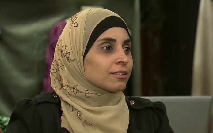 Rihab foi impedida de renovar a CNH porque se recusou a tirar o véu tradicional da religião islã (Foto: TV Globo/Reprodução)