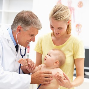 pediatra; consulta; saúde; bebê (Foto: Shutterstock)