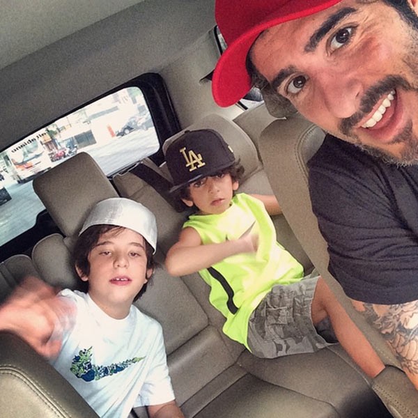 Marcos Mion e seus filhos no estilo 'gangster style' (Foto: Reprodução / Instagram)