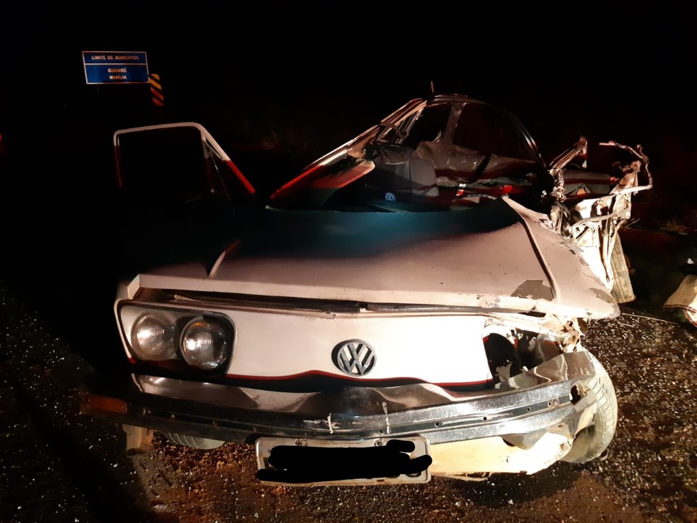 Carro bate de frente com caminh&atilde;o e mata motorista na BR-153 em Mar&iacute;lia &mdash; Foto: Pol&iacute;cia Rodovi&aacute;ria Federal/Divulga&ccedil;&atilde;o