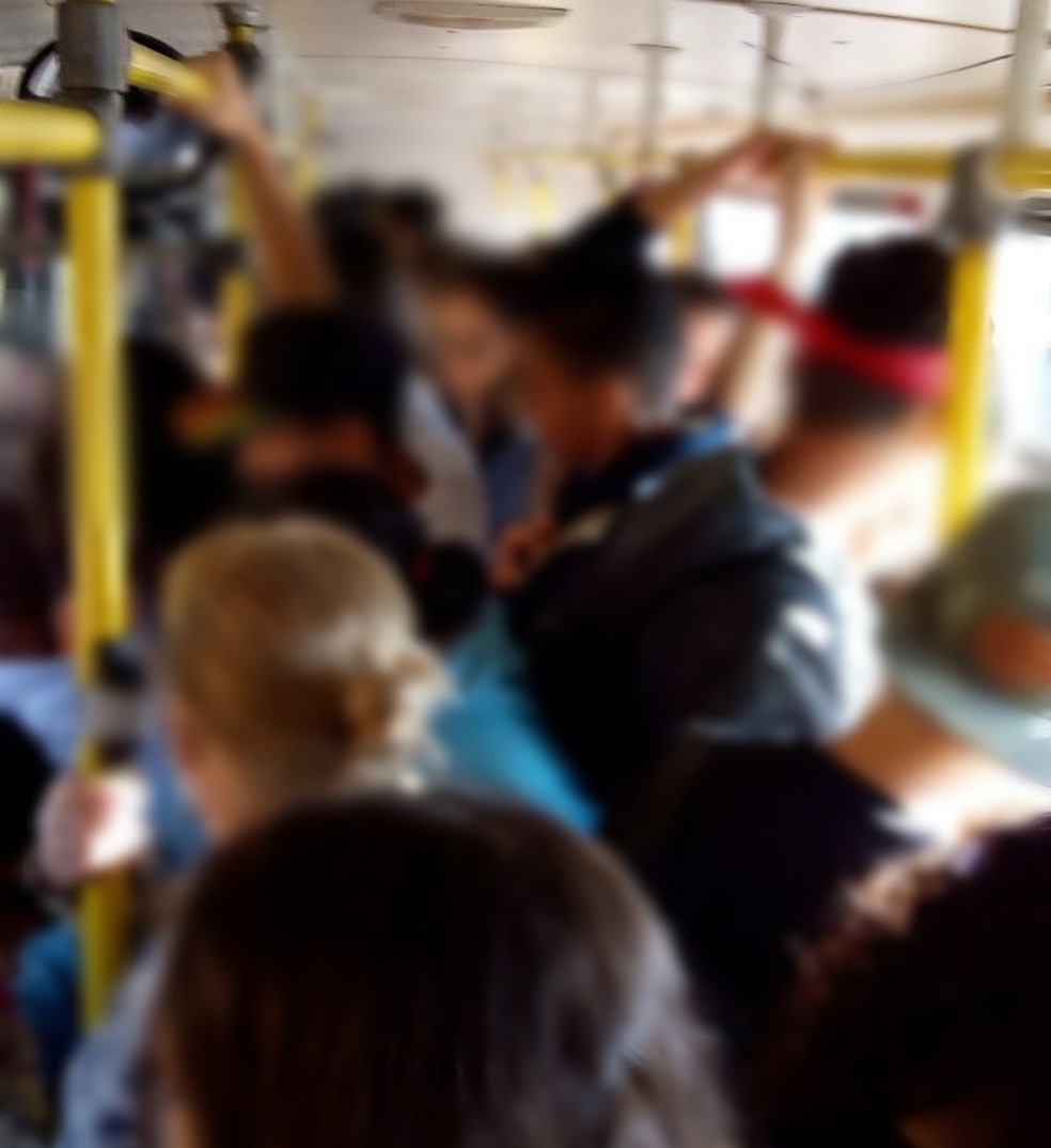 Moradores de Itapetininga reclamam de superlotação em ônibus de transporte coletivo (Foto: Reprodução/Internet)
